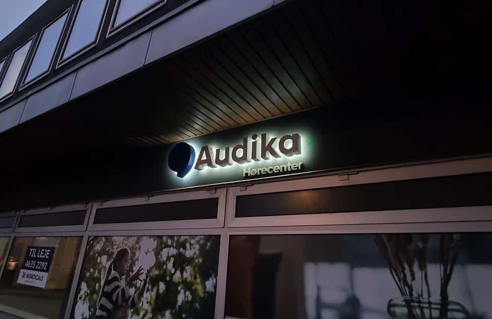 Facadeskilt med lys til Audika - Nonbye