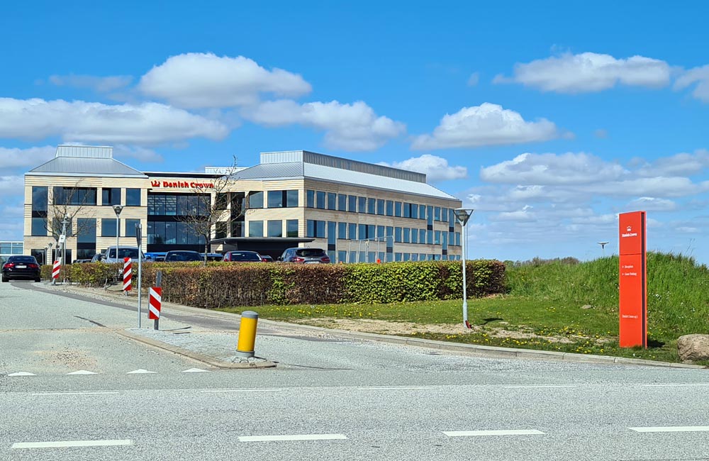 Facadeskilt og pylon til Danish Crowns hovedkontor i Randers - Nonbye